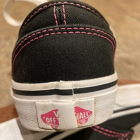 Vans Atwood Black and Pink Low Top Sneakers Missy Size 3.5 TB4R Athletic - Picture 12 of 12